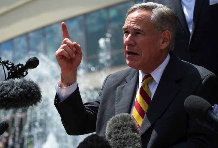 El gobernador tejano y republicano Greg Abbott  (ANDREW CABALLERO-REYNOLDS -AFP)