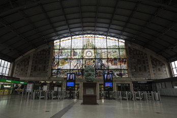 Instalaciones de las líneas de Renfe en la estación bilbaína de Abando. (Aritz LOIOLA/FOKU)