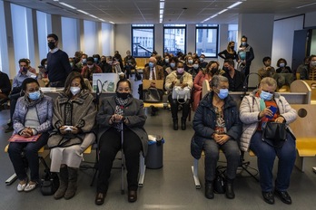 Lea Tavares Mujinga, Simone Vandenbroecke Ngalula, Monique Bitu Bingi, Noelle Verbeken y Marie Jose Loshi, durante una audiencia del juicio en Bruselas contra el Estado belga por crímenes contra la humanidad. (Hadrien DURE/AFP)