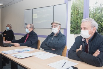 Representantes de la asociación Cade han comparecido esta mañana en Baiona. (Guillaume FAUVEAU)