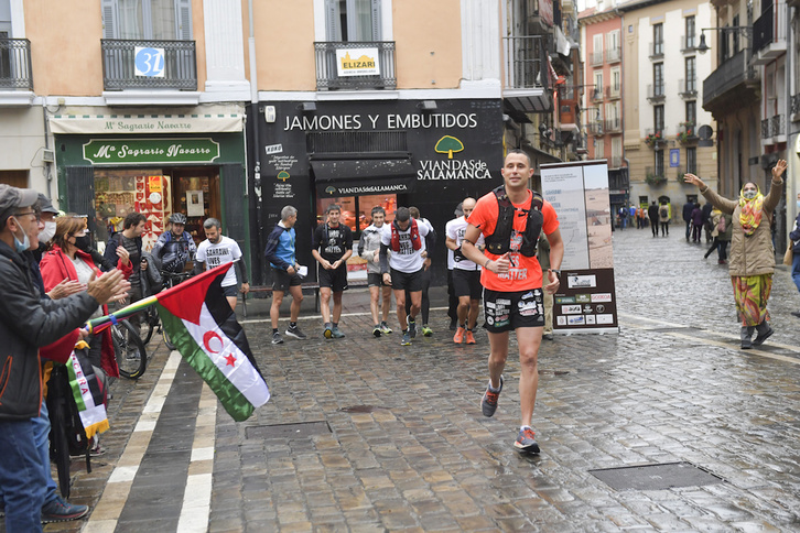 Joseba Alzueta ha partido corriendo de Iruñea a Madrid en solidaridad con el pueblo saharaui. (Idoia ZABALETA/FOKU)