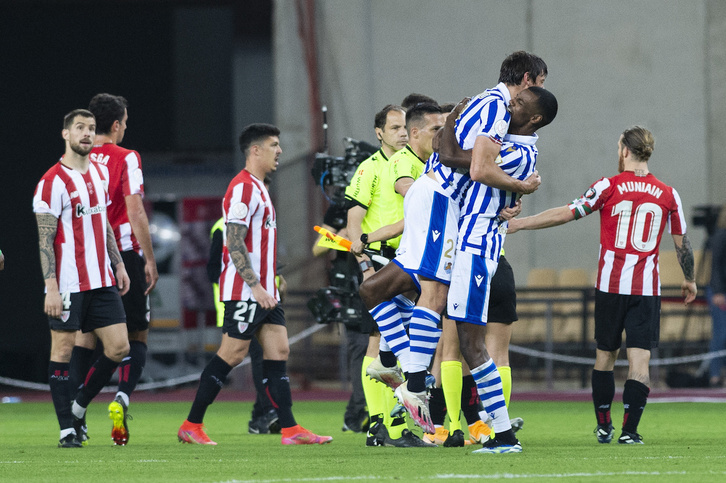 Real y Athletic se enfrentan en un duelo al que los dos llegan mejor que a la final de Copa de Sevilla. (Monika DEL VALLE/FOKU)