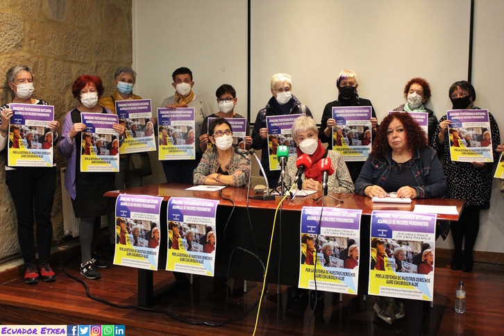 Mujeres del Movimiento Pensionista de Euskal Herria, en su comparecencia en Bilbo. (COLECTIVO DE MUJERES PENSIONISTAS/ECUADOR ETXEA/EUROPA PRESS)