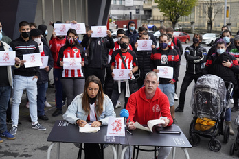 Presentación en San Mamés de la nueva dinámica para impulsar una grada de animación. (Aritz LOIOLA / FOKU)