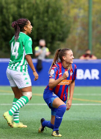 Carla Morera celebra el gol del Eibar en la derrota ante el Betis. (TWITTER SD EIBAR)