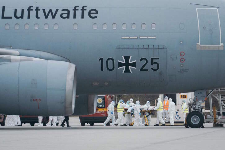 Mientras, Alemania está acogiendo también enfermos graves de covid desplazados desde Rumanía. (Andrei PUNGOVSCHI | AFP)