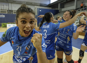 Adriana Cardoso, Bera Berarekin 2020-21 denboraldiko Liga ospatzen. (Jon URBE/FOKU)