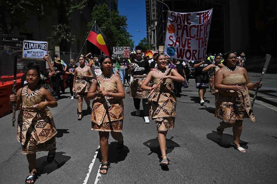 Australiako komunitate indigenetako ordezkariak, Sidneyn. (Steven SAPHORE/AFP)