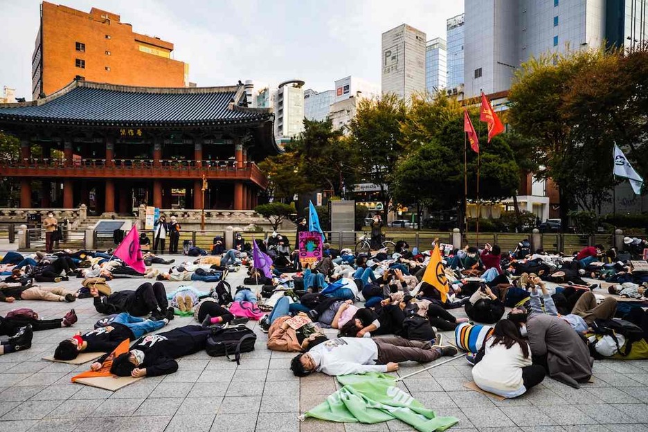 Seulen, Hego Korean, lurrean etzanda. (Anthony WALLACE/AFP)