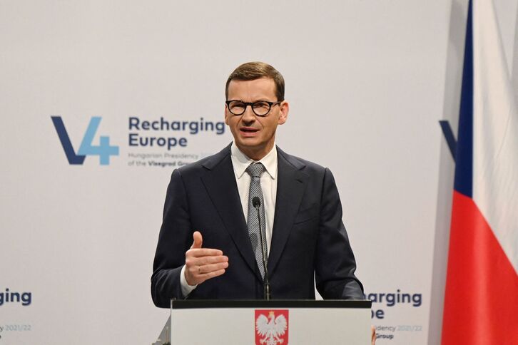 El primer ministro polaco, Mateusz Morawiecki, en una rueda de prensa ofrecida la semana pasada.  (Attila KISBENEDEK / AFP)