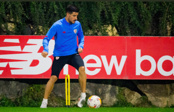 Yuri durante un entrenamiento vespertino en Lezama. (@AthleticClub)