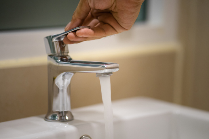 Los hogares vizcainos verán incrementado en unos 19,12 euros su recibo del agua. (GETTY IMAGES)