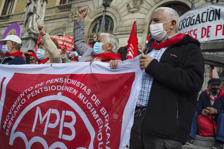 Foto de archivo de una movilización de los pensionistas en Bilbo. (Aritz LOIOLA/FOKU)