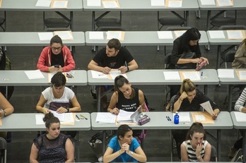 Una prueba de la OPE de Educación de 2017 en el BEC de Barakaldo. (Marisol RAMÍREZ/FOKU) 