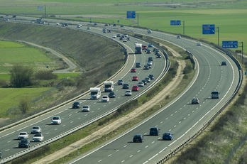 Tramo de la A-1 entre Gasteiz y Armiñón. (Juanan RUIZ/FOKU)