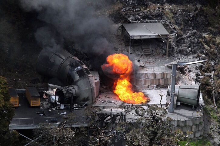 Llamas saliendo del conducto de ventilación de la mina de carbón de Pike River, en 2010.  (Iain MCGREGOR/AFP)