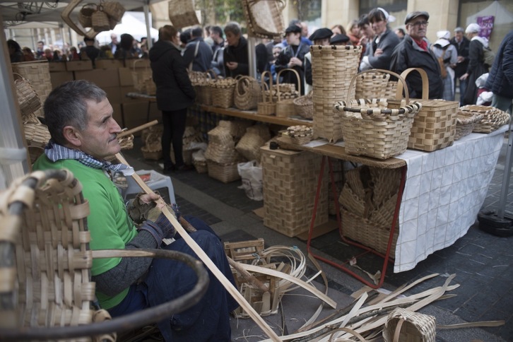 Las calles de Donostia el día de Santo Tomás de 2019, el último antes de la pandemia. (Juan Carlos RUIZ/FOKU)