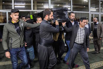 Repatriación del cadáver de Gailan, muerto cuando intentaba cruzar la frontera polaca. (Safin HAMED/AFP)