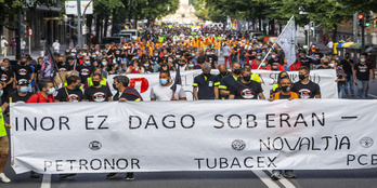 Novaltiako langileak joan den ekainean Petronor, Bilboko Argiak, Tubacex eta PCBko beharginekin egindako manifestazio bateratuan, Bilbon. (Marisol RAMIREZ/FOKU)