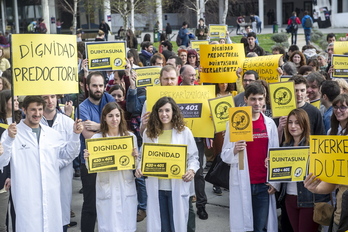 UPV/EHUko doktoretza aurreko ikertzaileak protestan, Leioako Campusean (artxiboko irudia). (Marisol RAMIREZ/ARGAZKI PRESS)