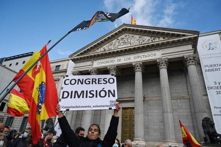 Movilización de los policías contra la mayoría del Congreso. (Gabriel BOUYS/AFP) 