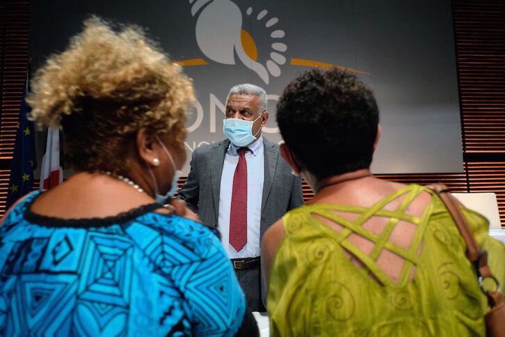 Louis Mapou, presidente del primer gobierno de mayoría independentista, durante un acto en un centro cultural de la capital de Kanaky, Noumea. (Theo ROUBY/AFP)