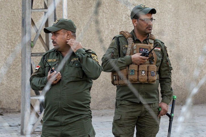 Militares en un puesto de control en la ciudad chií del sur de Irak. (Hussein FALEH/AFP)