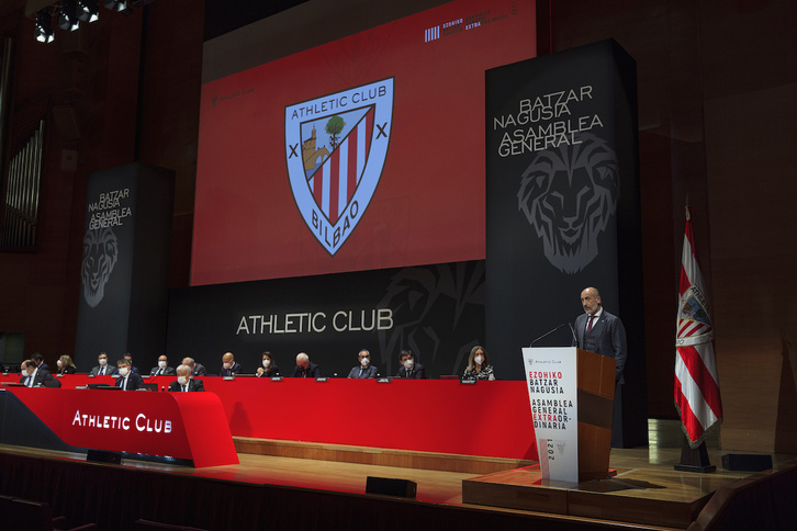 La Junta Directiva del Athletic en la Asamblea celebrada en el palacio Euskalduna. (Aritz LOIOLA/FOKU)
