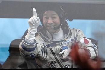 El multimillonario japonés Yusaku Maezawa permanecerá doce días en la EEI como turista espacial. (Kirill KUDRYAVTSEV/AFP)