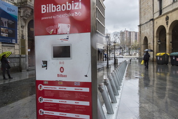 Puesto de anclaje de BilbaoBizi sin bicicletas. (Marisol RAMIREZ/FOKU)