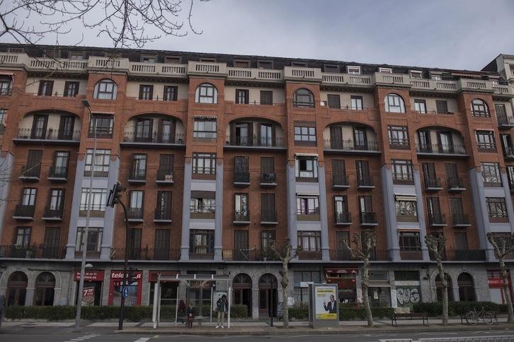 Portales de la avenida Ategorrieta, en Donostia, donde el fondo I.V. Azora posee varias viviendas en alquiler. (Juan Carlos RUIZ/FOKU)