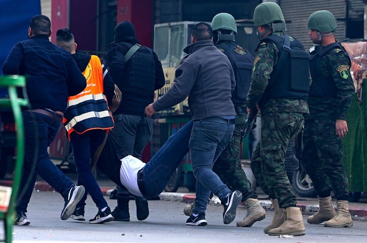 Zauritu bat eramaten Jamil al-Kayyalen funeralean Naplusan. (Jaafar ASHTIYEH-AFP)