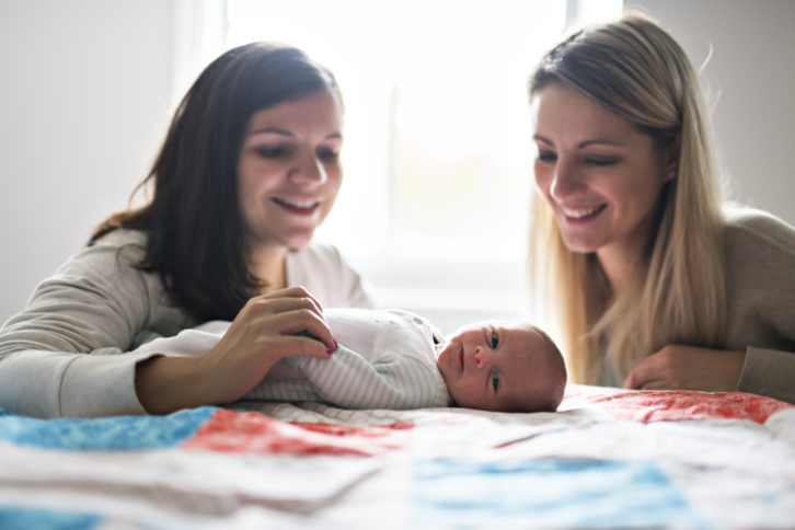 Las madres y padres del mismo sexo tendrán los mismos derechos en Europa que los heterosexuales. (GETTY IMAGES)