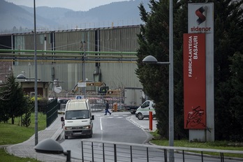 Acceso a la factoría de Sidenor en Basauri. (Aritz LOIOLA/FOKU)