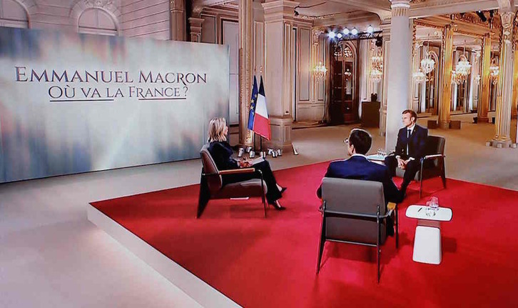 Emmanuel Macron durante la entrevista emitida esta noche por TF1. (Ludovic MARIN/AFP)