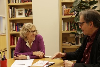 Joan Subirats, junto a la exalcaldesa de Madrid Manuela Carmena. (Ajuntament de Barcelona)