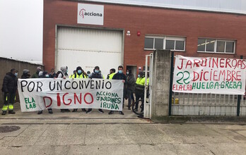 Concentración de los trabajadores de Acciona Medioambiente, concesionaria del Ayuntamiento de Iruñea. (ELA)