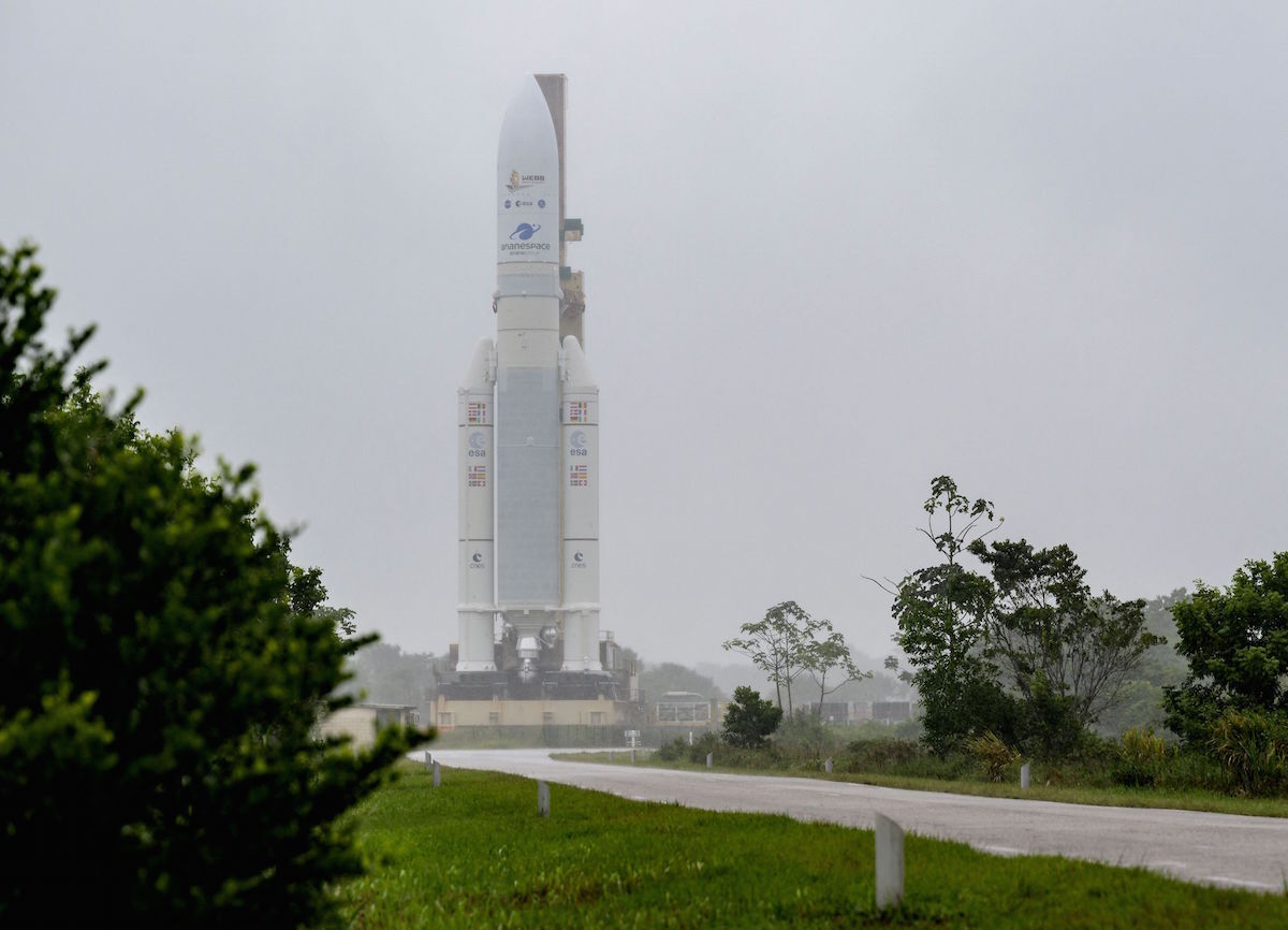 El cohete Ariane 5 que transporta al telescopio James Webb. (Bill INGALLS / NASA / AFP)