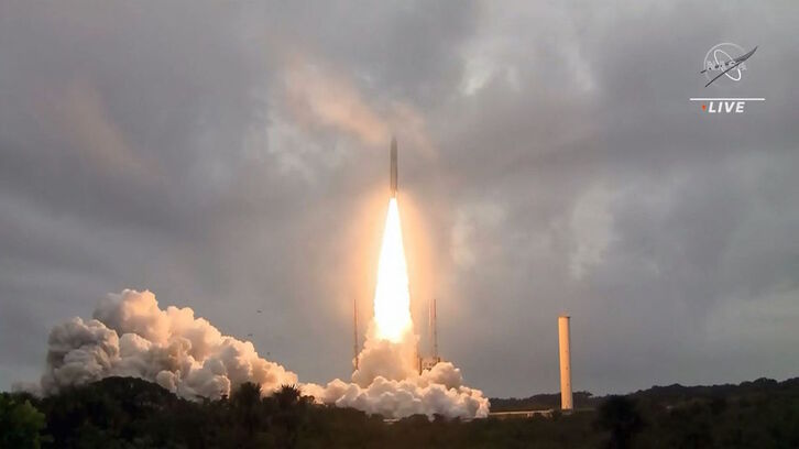 Despegue  del James Webb, el mayor telescopio jamás enviado al espacio. (NASA TV / AFP)