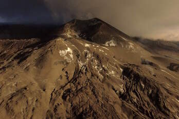 La Palmako sumendia erupzioa gelditu zenean. (Jorge GUERRERO / AFP) 