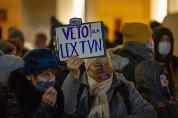 Protesta en Varsovia contra la controvertida ley de medios. 