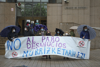 Concentración frente al Palacio de Justicia de Barakaldo. 