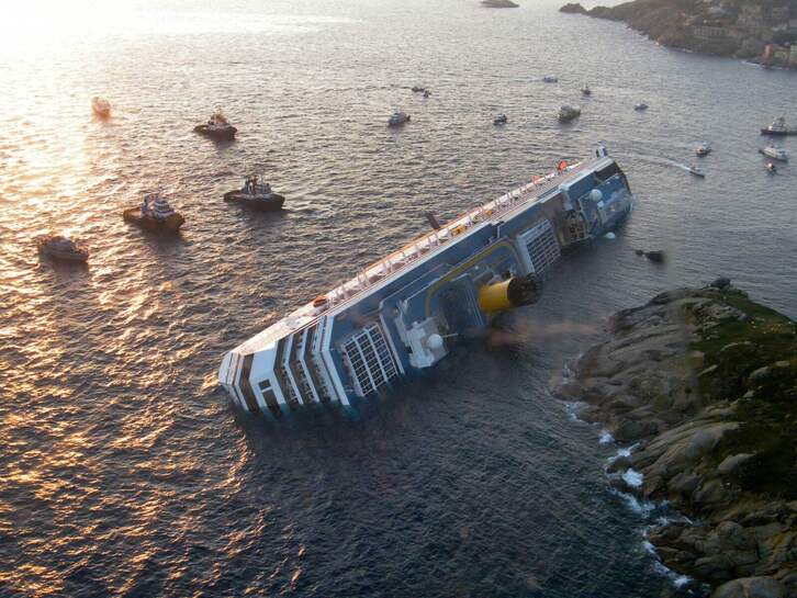 Costa Concordia hondoratu zenetik 10 urte bete dira.