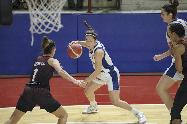 Itziar Ariztimuño en el duelo frente al Carolo Flammes en la Eurocup. 