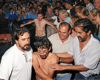 Anuncio Martí (con gafas) y Juan Arrom, tras ser liberados de sus secuestradores. 