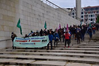 Manifestación en Bilbo de las trabajadoras del servicio de limpieza del Guggenheim. 