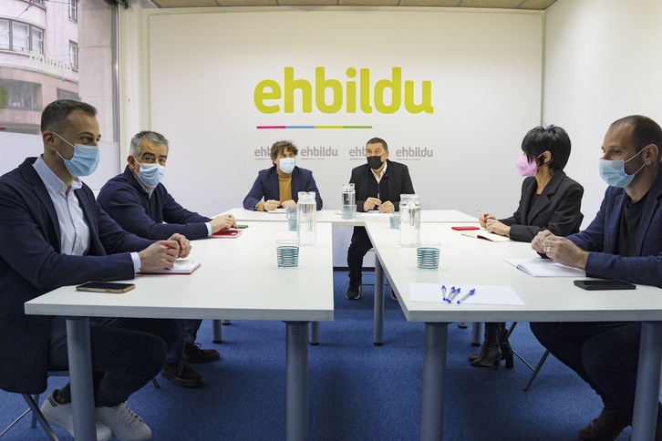 La reunión se ha celebrado en la sede de EH BIldu en Bilbo.