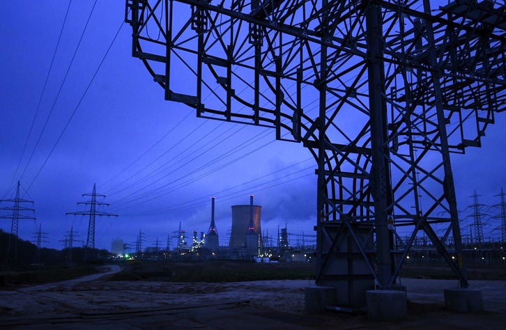 Torres de alta tensión en la planta de gas natural de Lingen, oeste de Alemania.