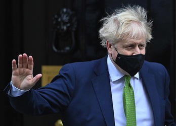 Boris Johnson, saliendo del número 10 de Downing Street.