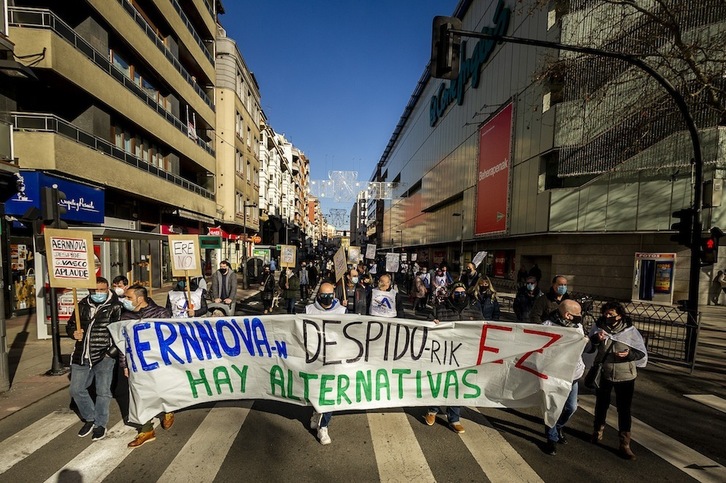 Manifestación contra los despidos en Aernnova, en enero de 2021, en Gasteiz.
